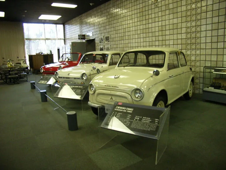 Zdjęcie Znaczek firmowy Mitsubishi – Historia, znaczenie i ewolucja logo marki