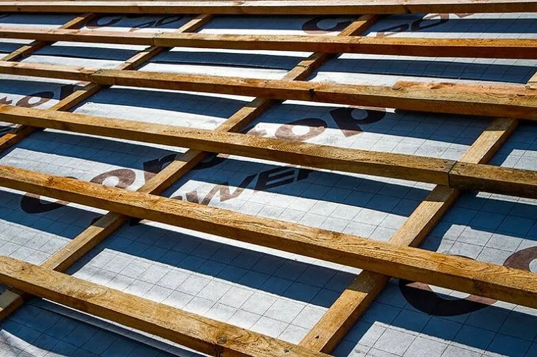 Zdjęcie Jak skutecznie naprawić łaty dach: Praktyczne porady i techniki