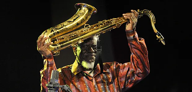 Zdjęcie Saksofonista jazzowy: ich wpływ na muzykę i niezapomniane występy