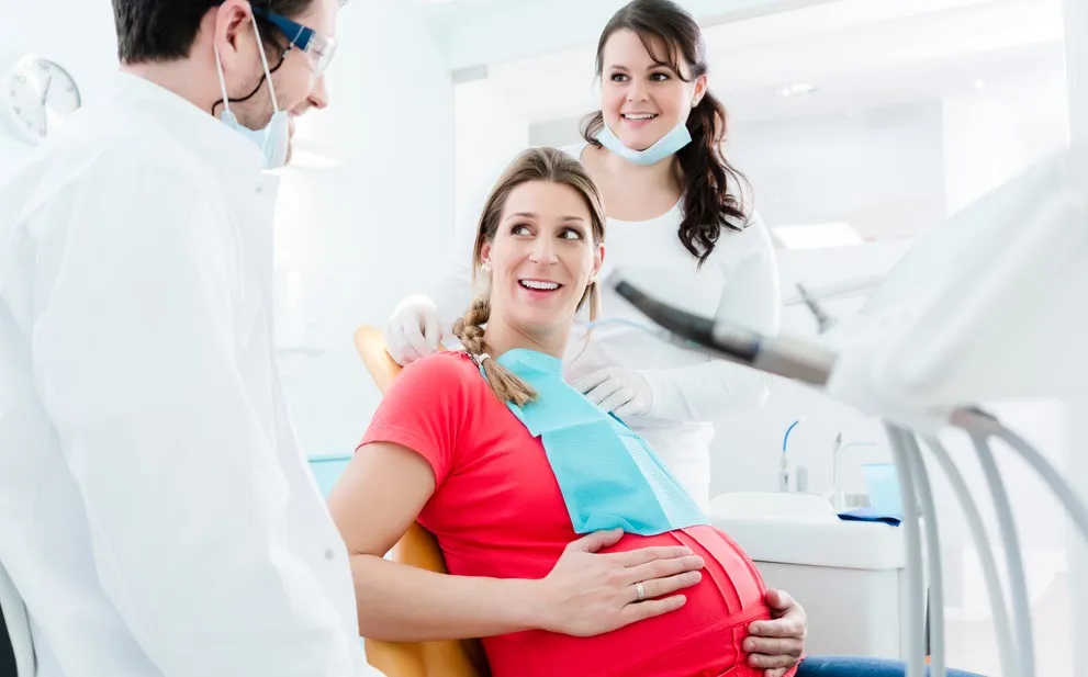 Zdjęcie Czy dentysta w ciąży jest za darmo? Sprawdź, co przysługuje przyszłym mamom