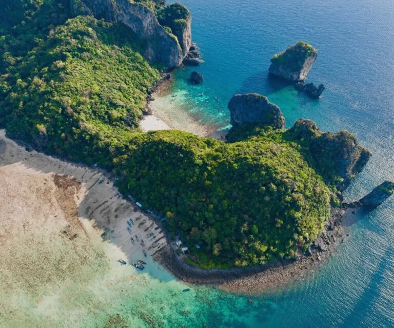 Zdjęcie Najlepszy czas na podróż do Indonezji: unikaj pory deszczowej i tłumów