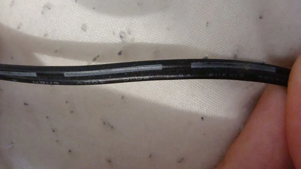 Zdjęcie Kabel z kreska to plus czy minus? Odkryj prawdę o oznaczeniach