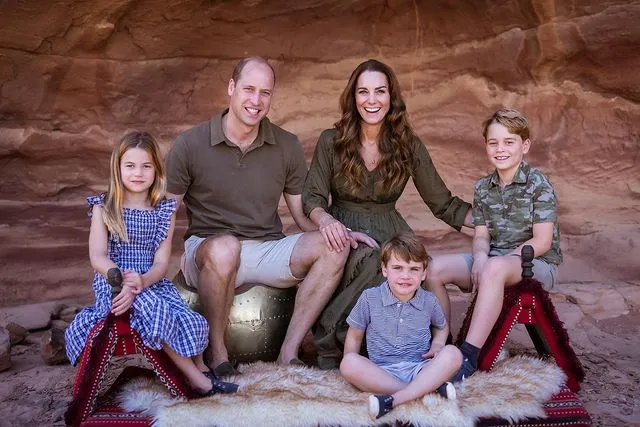 Zdjęcie Ile dzieci ma księżna Kate? Poznaj rodzinę królewską Cambridge