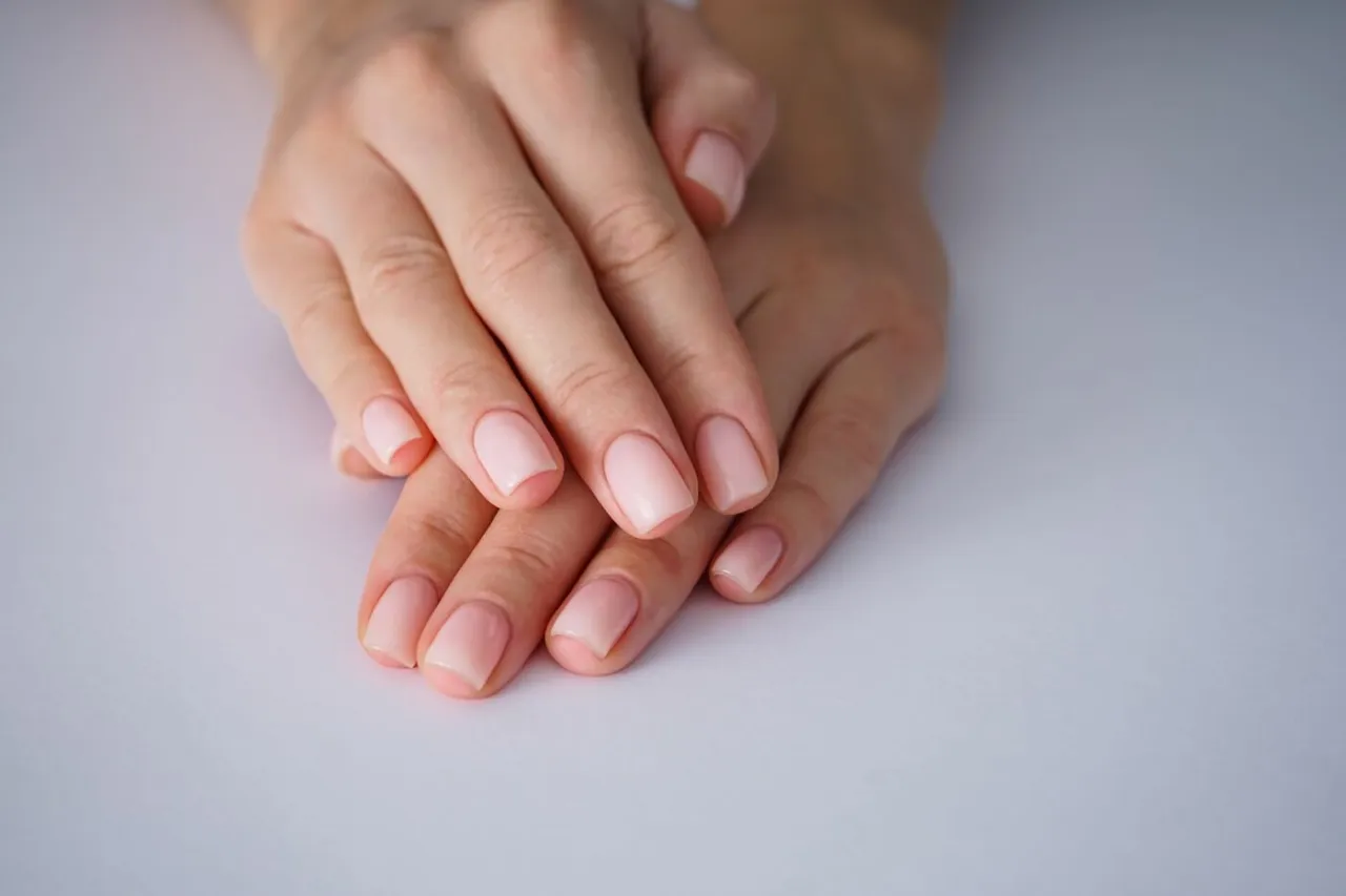 Zdjęcie Czym jest manicure proteinowy i jak wzmacnia twoje paznokcie?