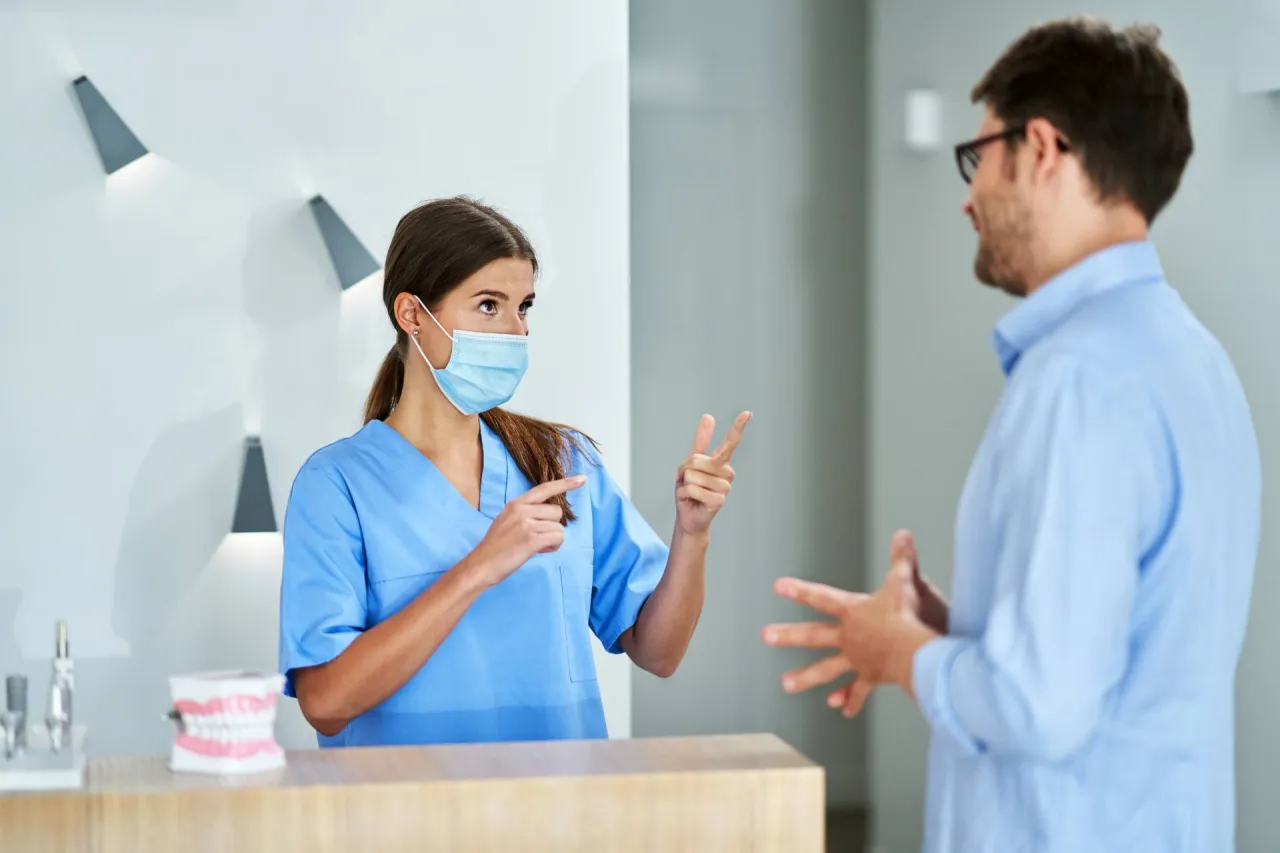 Zdjęcie Czy można jeść przed dentystą? Oto, co musisz wiedzieć, aby uniknąć problemów