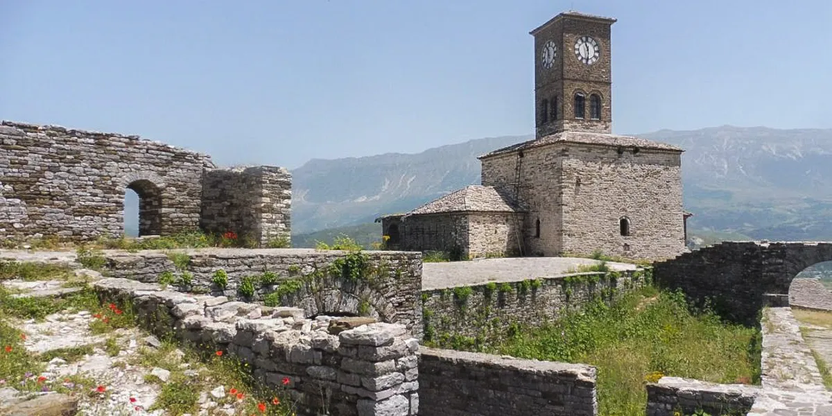 Zdjęcie Zamek w Gjirokastrze: historia, atrakcje i godziny zwiedzania
