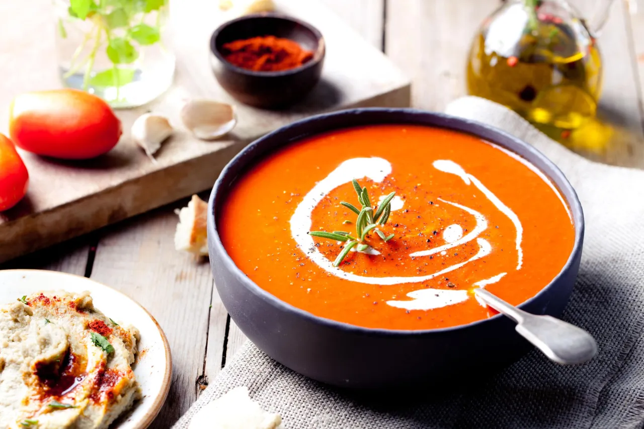 Zdjęcie Co to jest zupa? Odkryj tajemnice smaków i rodzajów zup