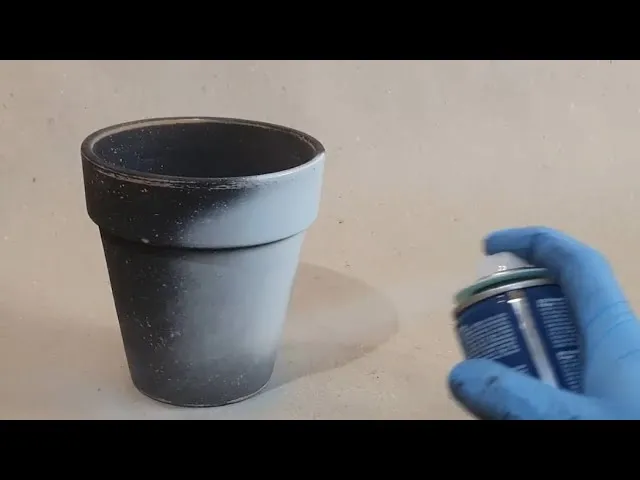 Zdjęcie Jakie farby wybrać do malowania donic ceramicznych, aby trwały?