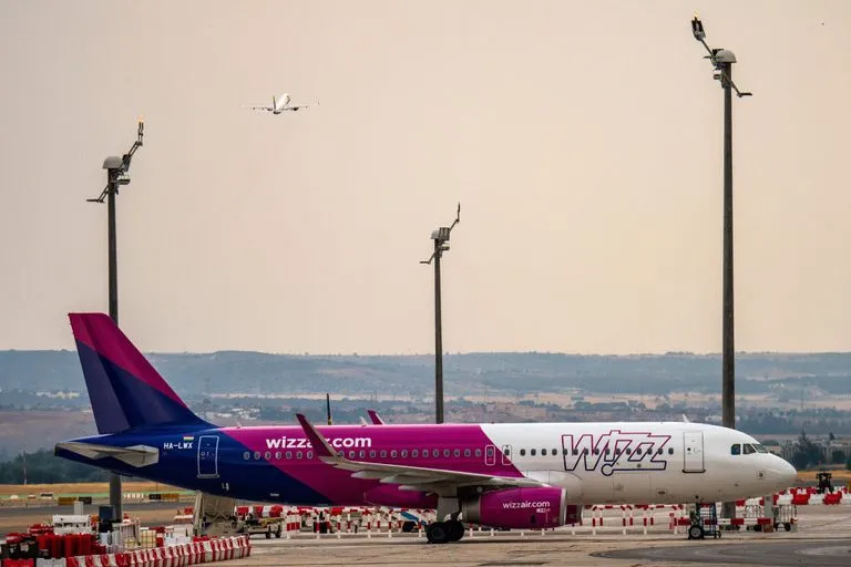 Zdjęcie Ile wcześniej trzeba być na lotnisku Wizz Air, aby uniknąć stresu?