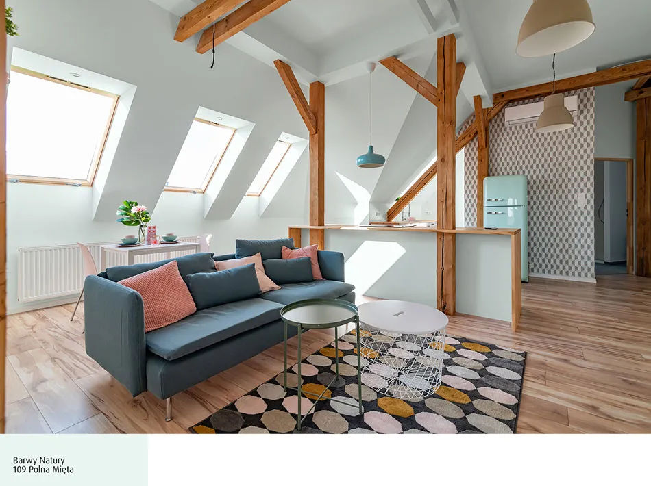 Zdjęcie Jak urządzić salon na poddaszu - inspiracje i zdjęcia, które zachwycają