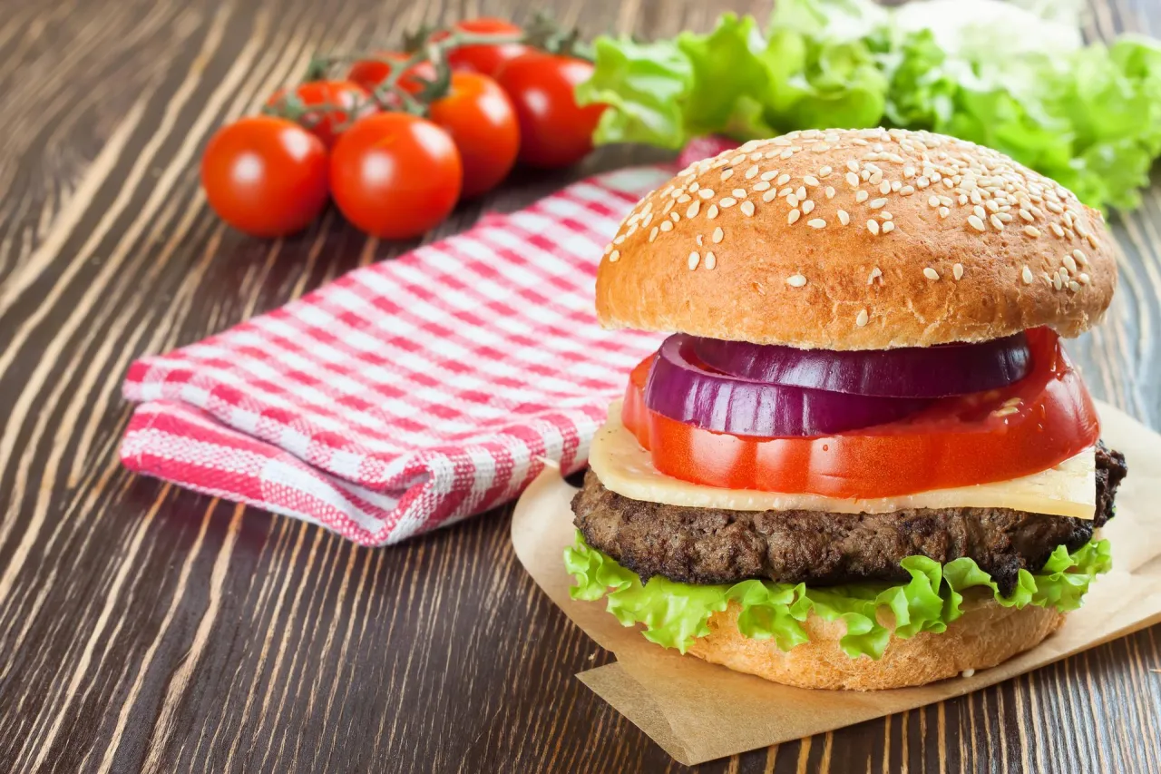 Zdjęcie Jak zrobić burgera domowego: prosta receptura i sekrety smaku