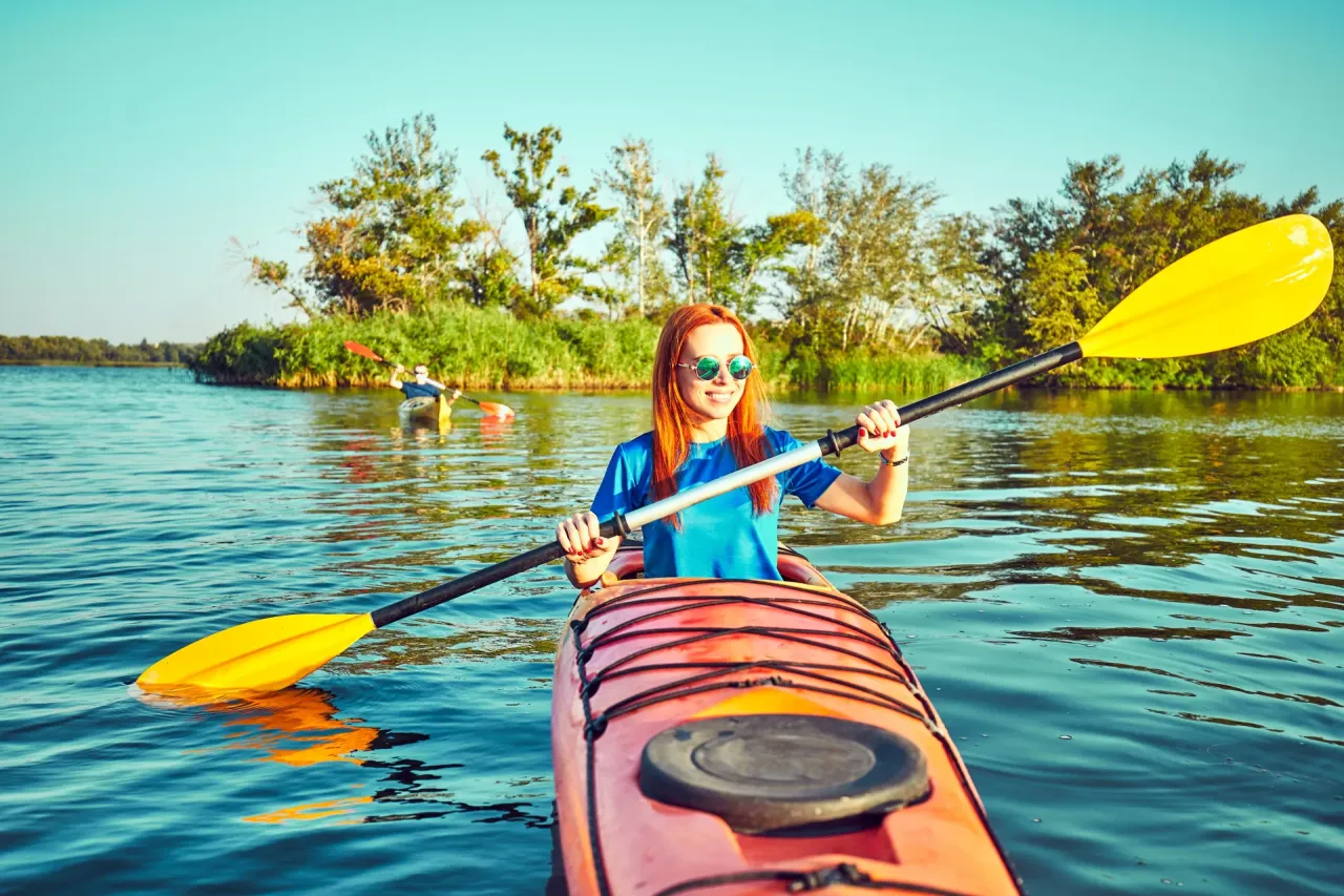Zdjęcie Co zabrać na kajak? Lista rzeczy, kt&oacute;ra zapewni komfort i bezpieczeństwo