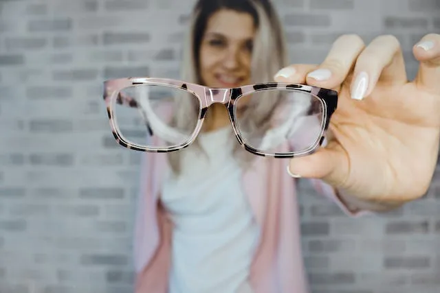 Zdjęcie Czy okulary do czytania psują wzrok? Mity i prawda o ich wpływie na oczy