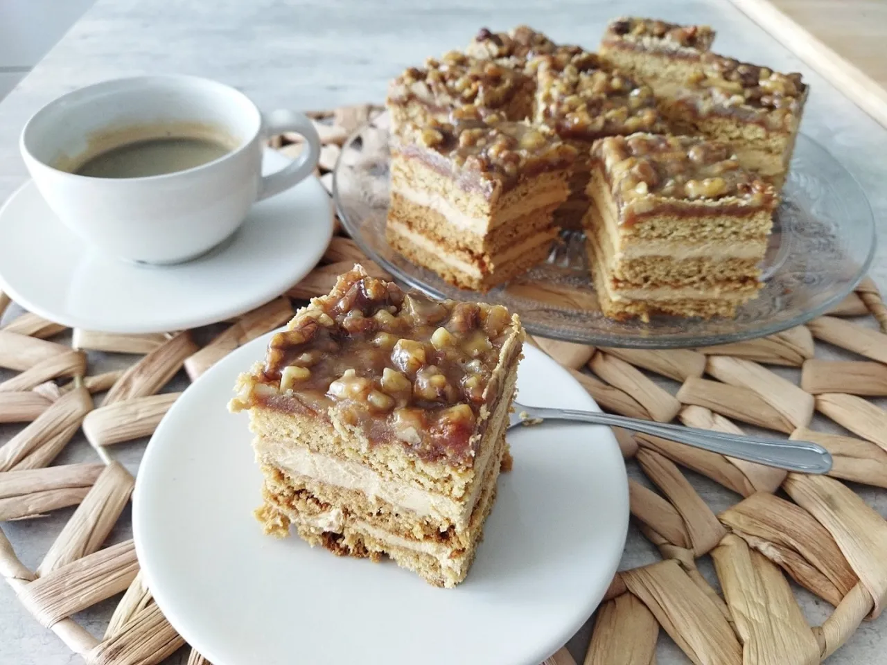 Zdjęcie Dlaczego ciasto Snickers pieczone to idealny deser?
