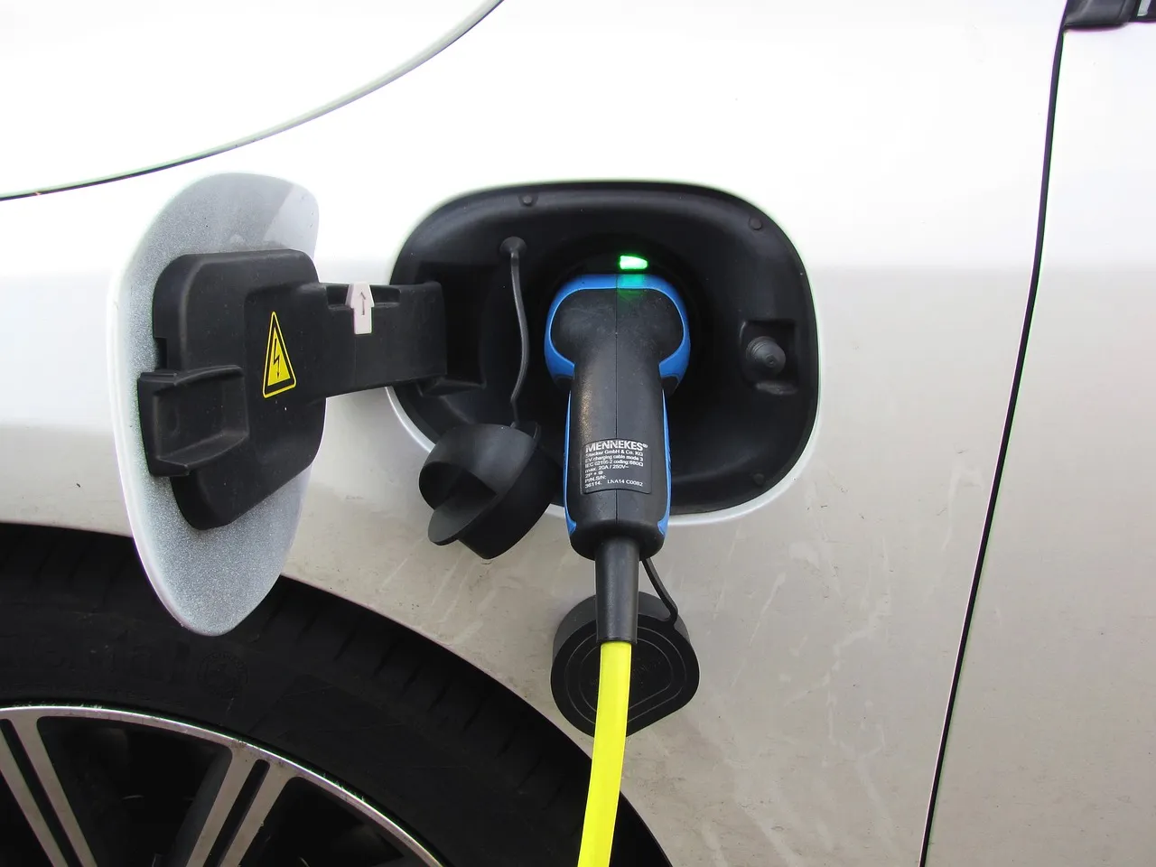 Zdjęcie Ile kosztuje ładowanie samochodu elektrycznego? Zaskakujące ceny i metody