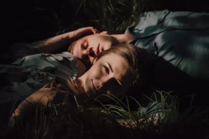 Zdjęcie Fotograf czy kamerzysta na ślub? Kluczowe pytania i koszty