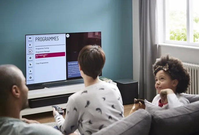 Zdjęcie Jak podłączyć telewizor z wifi - proste kroki i najczęstsze problemy