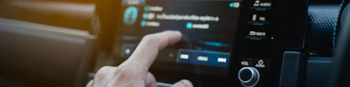 Zdjęcie Jak podłączyć telefon do radia samochodowego i cieszyć się muzyką
