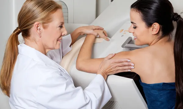 Zdjęcie Jak wygląda badanie mammografia i co warto o nim wiedzieć?