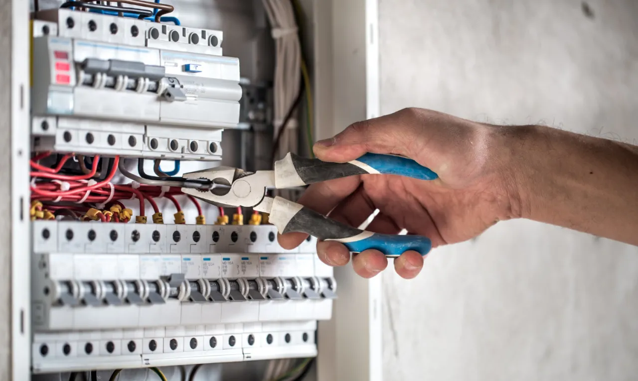Zdjęcie Jaki przewód od licznika do rozdzielni? Wybierz najlepiej i oszczędzaj energię