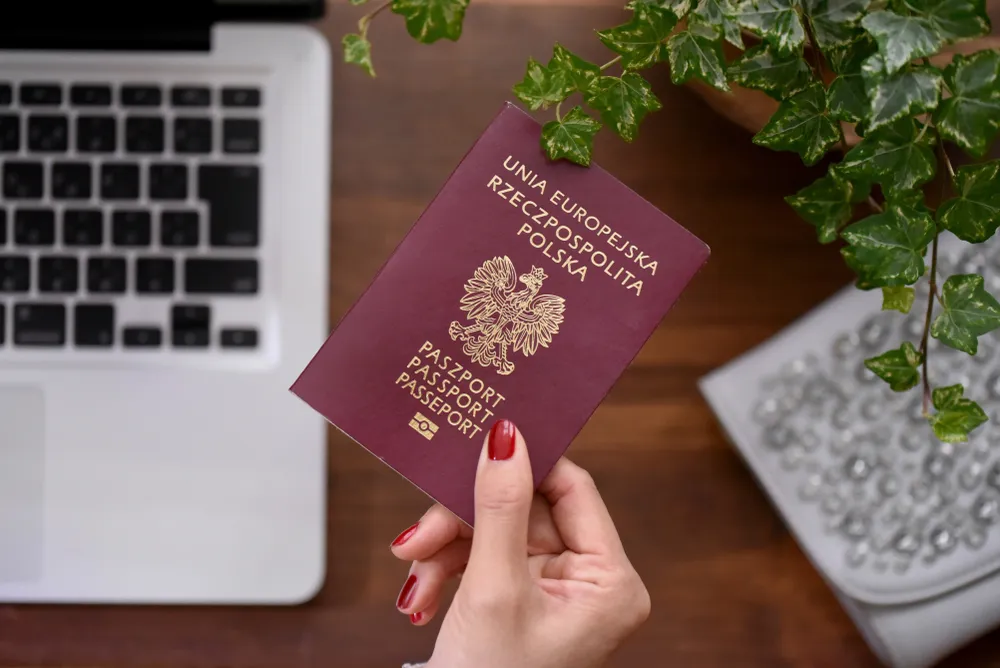Zdjęcie Komu przysługuje zniżka na paszport? Szczegóły dla uprawnionych grup