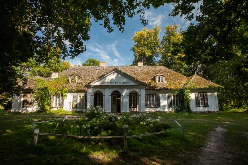 Zdjęcie Skansen w Suchej: Fascynująca historia i atrakcje, które musisz poznać