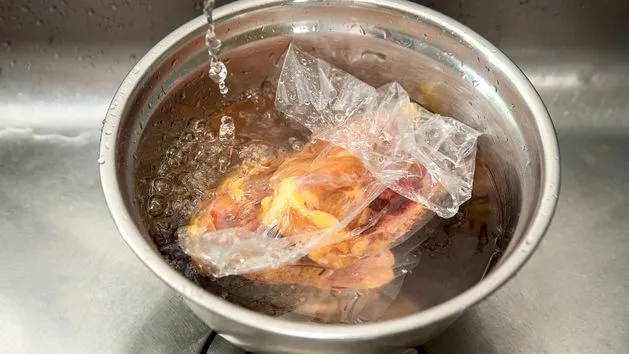 Zdjęcie Jak rozmrozić zupę bezpiecznie i skutecznie, unikając błędów