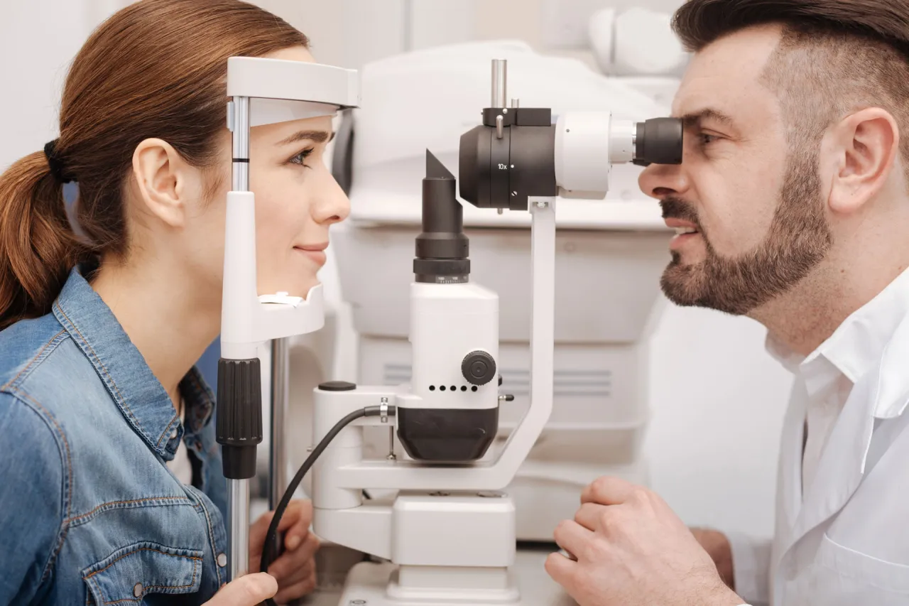 Zdjęcie Dlaczego okuliści nie robią sobie laserowej korekcji wzroku? Oto prawda