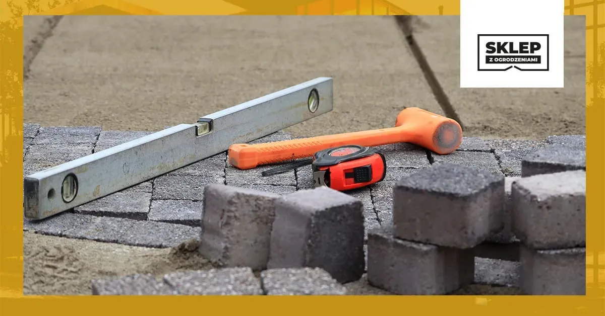 Zdjęcie Jaki cement pod kostkę? Wybierz najlepszy materiał na podsypkę