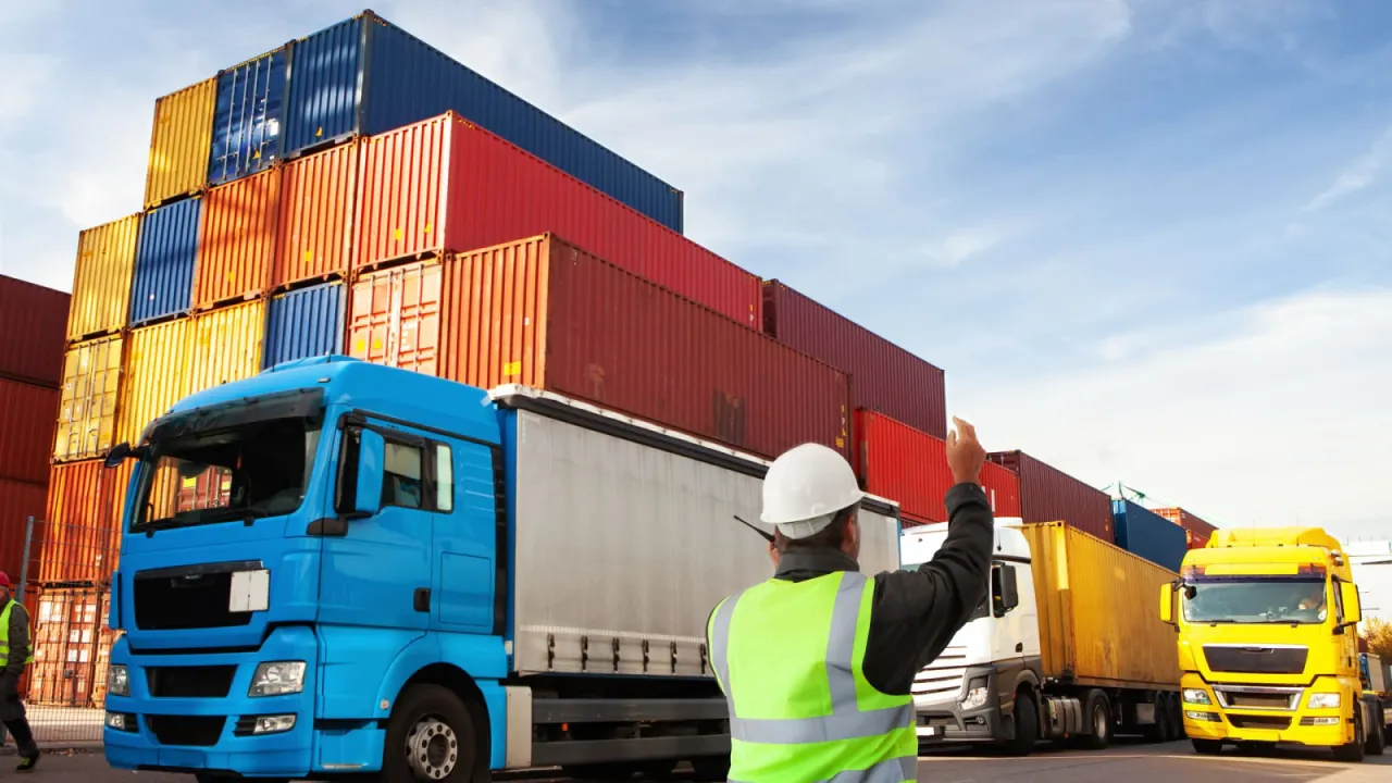 Zdjęcie Czy spedytorzy w procesie transportowym są niezbędni dla Twojej firmy?
