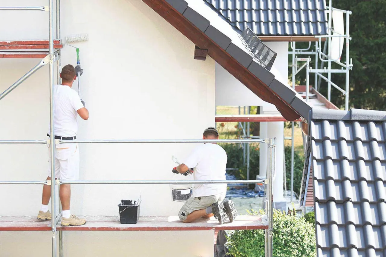 Zdjęcie Ile farby na 100m2 elewacji? Sprawdź kalkulator i oszczędzaj!