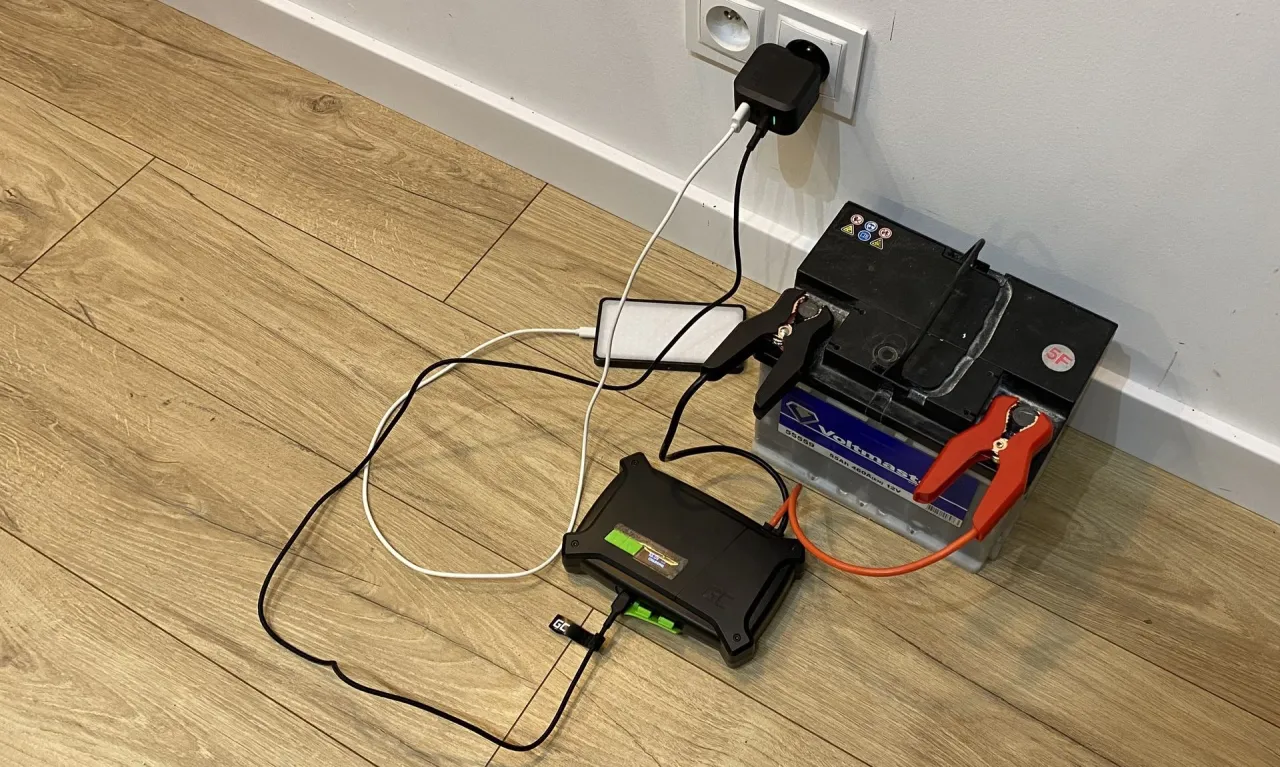 Zdjęcie Jak długo prostownik ładuje akumulator? Poznaj kluczowe czynniki