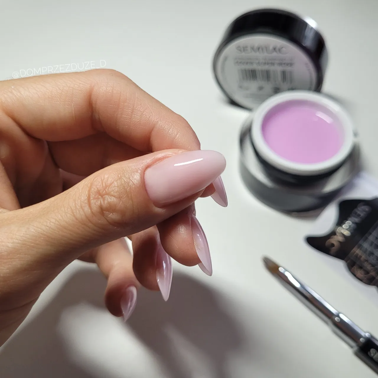 Zdjęcie Jak zrobić manicure żelowy w domu i uniknąć najczęstszych błędów