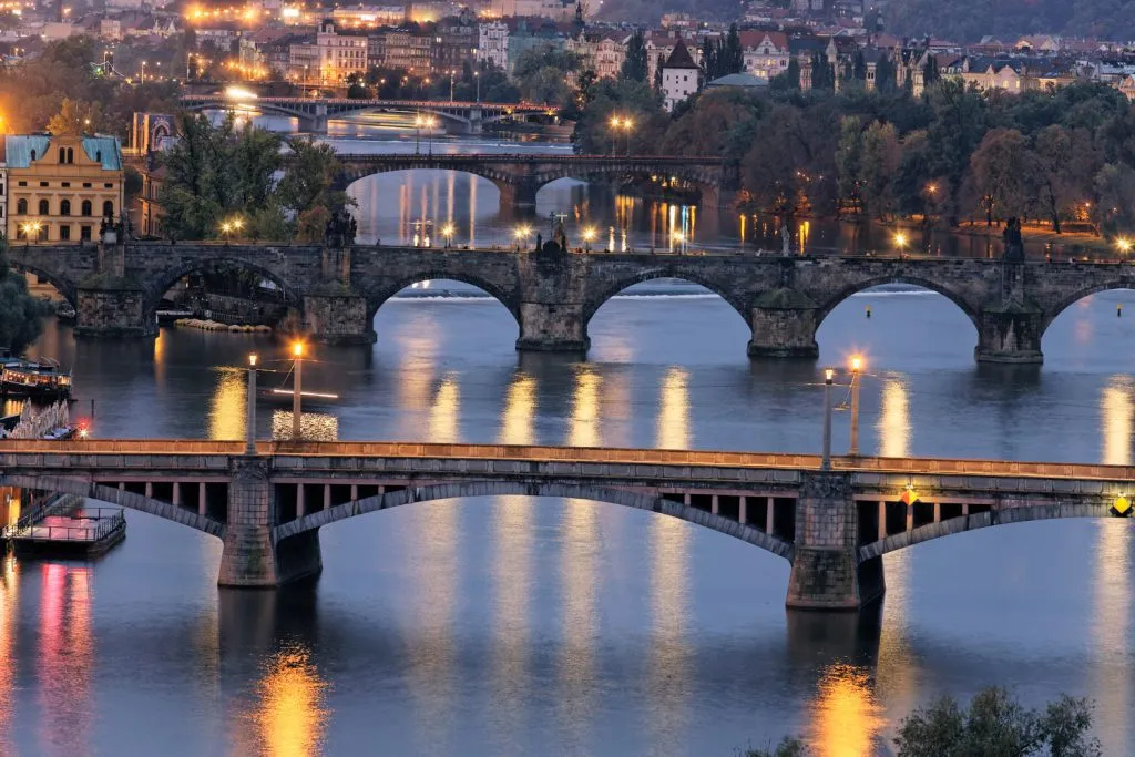 Zdjęcie Jaka waluta w Czechach? Wszystko o koronie czeskiej i płatnościach