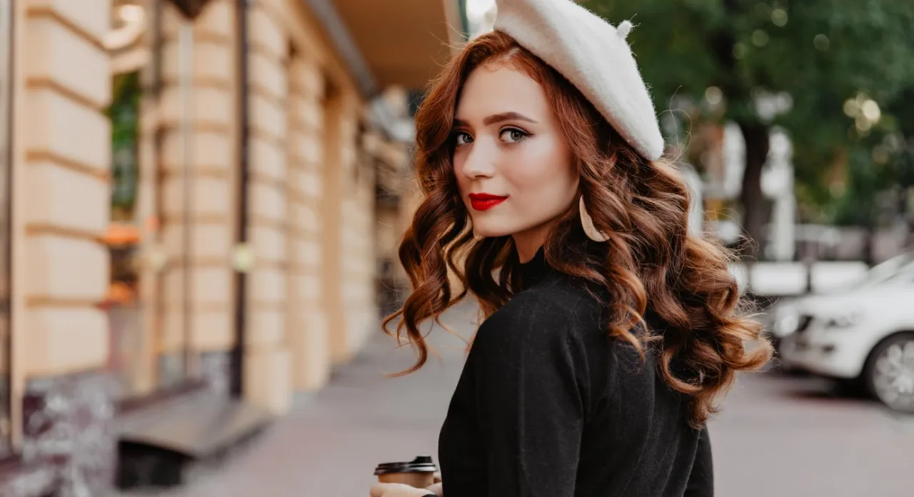 Zdjęcie Jak modnie nosić beret? Odkryj stylowe sposoby i triki na każdą okazję