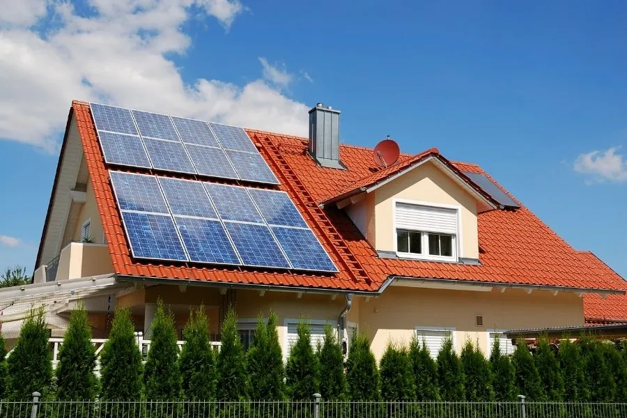 Zdjęcie Fotowoltaika jak zacząć: uniknij kosztów i zyskaj na energii słonecznej