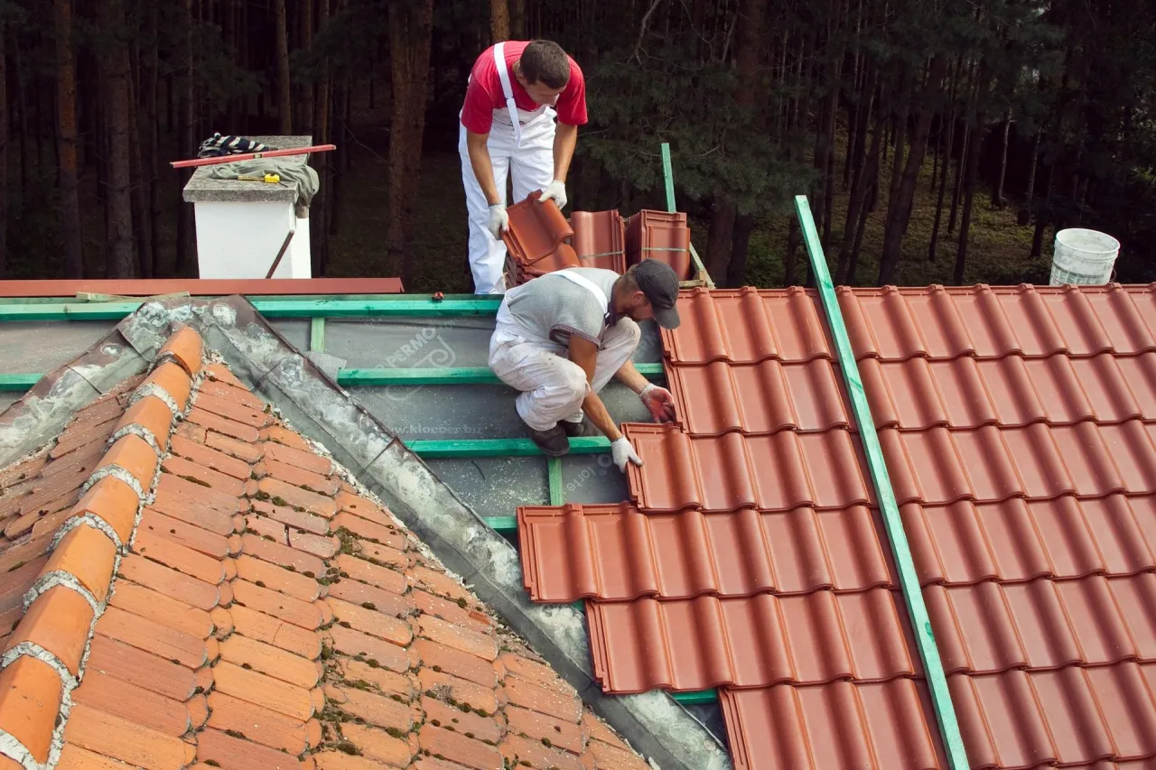 Zdjęcie Jak układać dachówkę - uniknij najczęstszych błędów w instalacji