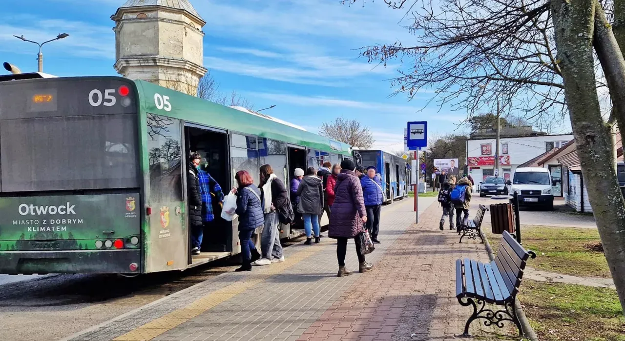 Zdjęcie Gdzie w Serocku zatrzymuje się autobus z Warszawy – ważne informacje