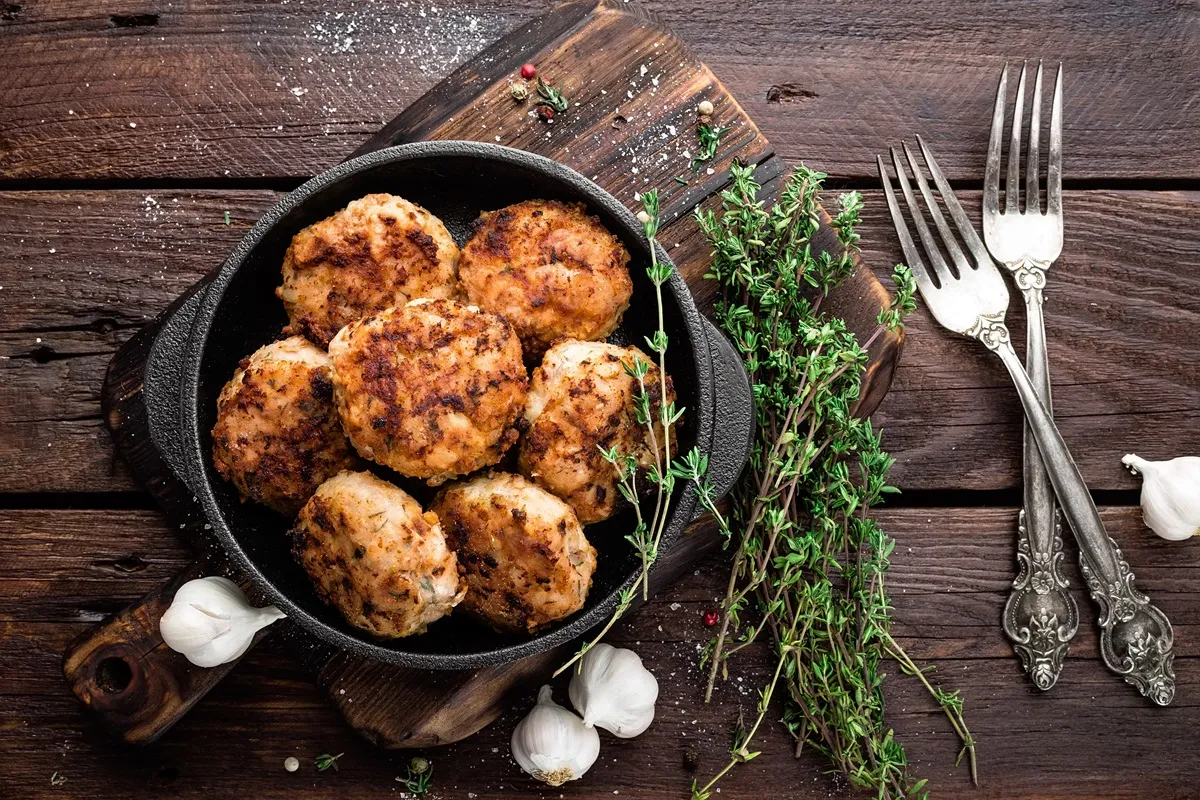 Zdjęcie Ile kalorii ma kotlet mielony? Zaskakujące różnice w kaloryczności