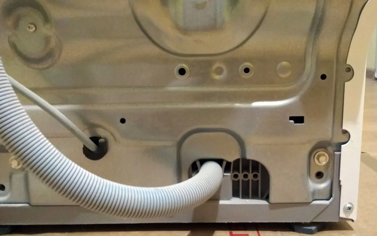 Zdjęcie Gdzie dokładnie znajduje się filtr w pralce Electrolux ładowanej od góry: Poradnik
