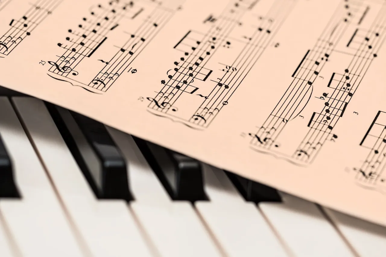 Zdjęcie Autor utworów muzycznych: Kluczowa rola w branży muzycznej