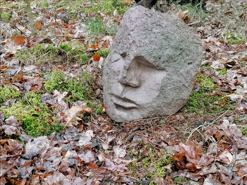 Zdjęcie Rzeźby z kamienia polnego - jak emocje ożywiają naturalne piękno