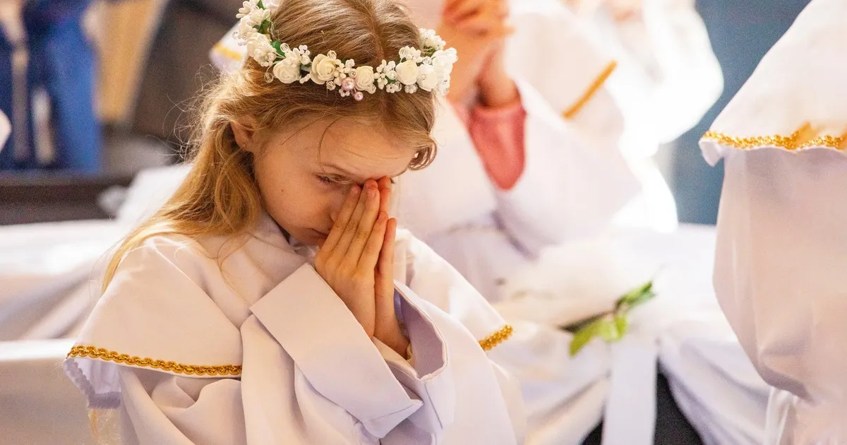Zdjęcie Ile trwa msza komunijna? Sprawdź, co wpływa na czas ceremonii