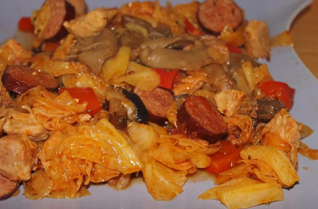 Zdjęcie Ile kalorii ma bigos? Poznaj wartość odżywczą tradycyjnej potrawy
