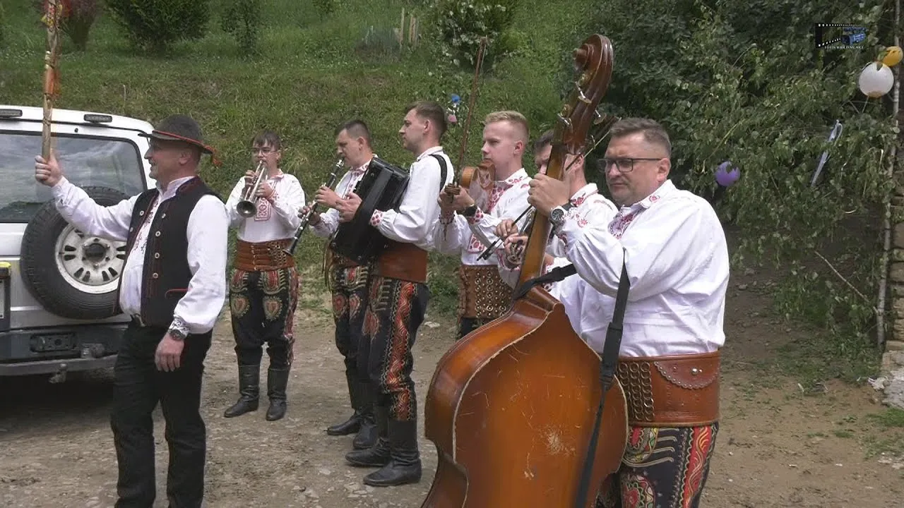 Zdjęcie Słowa piosenki jak zem lecioł na wesele – poznaj ich znaczenie i historię