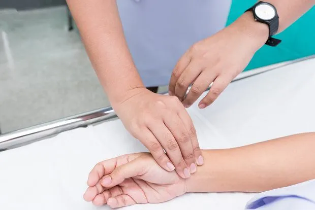 Zdjęcie Niski puls: Jak podnieść tętno w domu? Kiedy iść do lekarza?