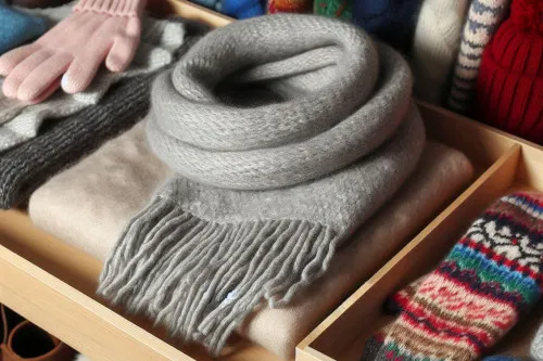 Zdjęcie Jak wiązać szalik zimowy, aby wyglądać stylowo i ciepło w chłodne dni