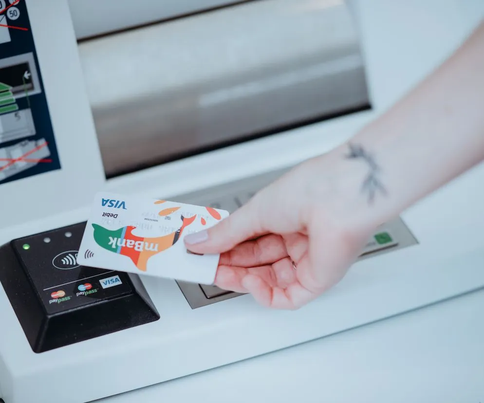 Zdjęcie O której przychodzą przelewy mBank? Sprawdź, kiedy możesz je mieć