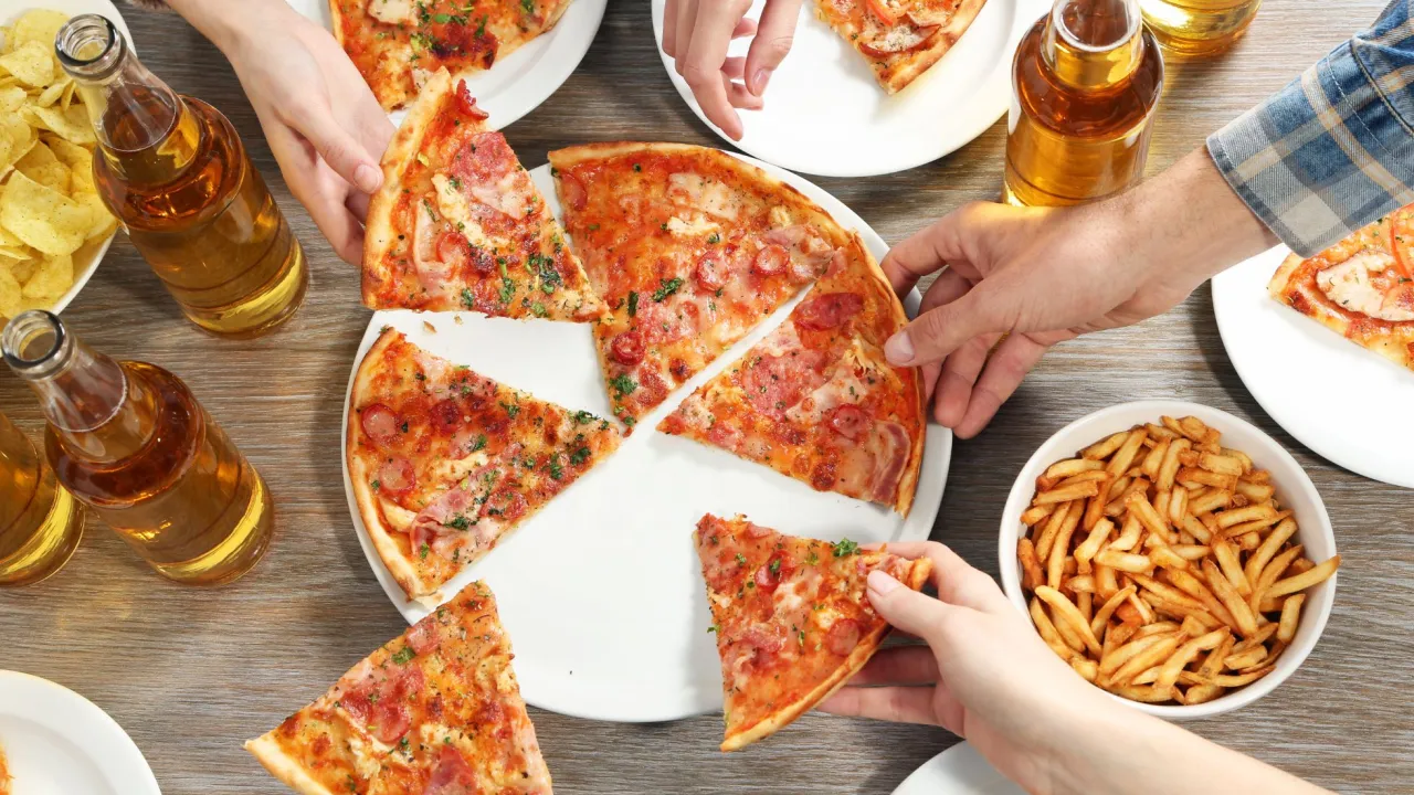 Zdjęcie Ile kalorii ma pizza 42 cm? Zaskakujące fakty o kaloriach!