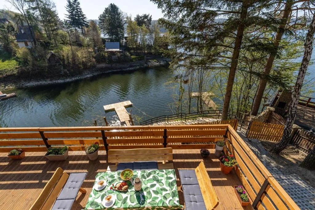 Zdjęcie Najlepsze domki nad jeziorem Rożnowskim - komfort i relaks w naturze